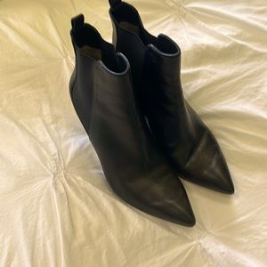 Michael kors black leather boot 2 inch heel / good condition